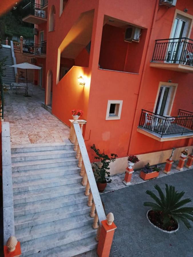 Corfu Sunflower Apartments Benitses  Bagian luar foto