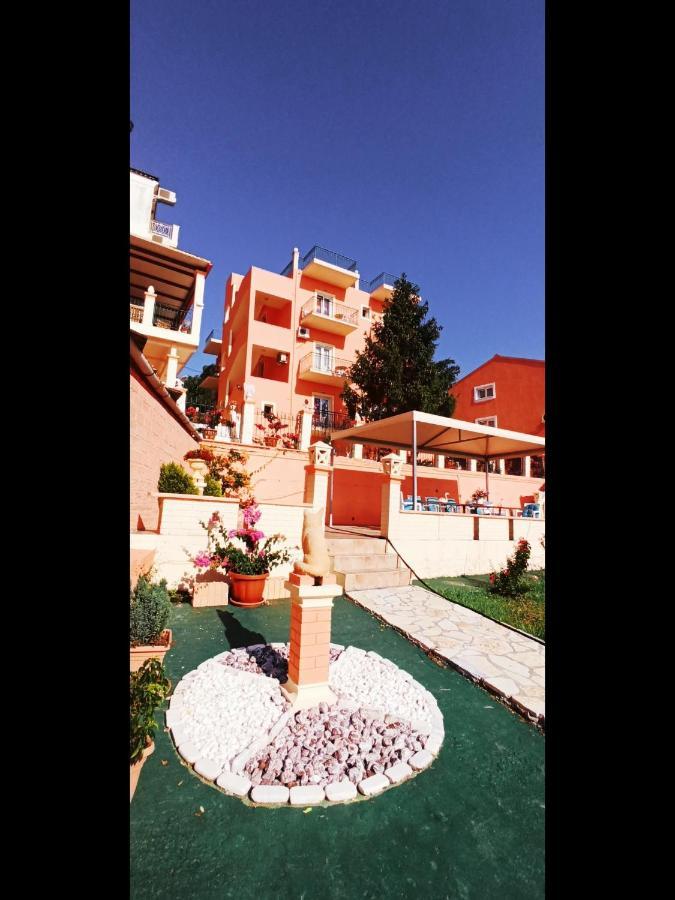 Corfu Sunflower Apartments Benitses  Bagian luar foto