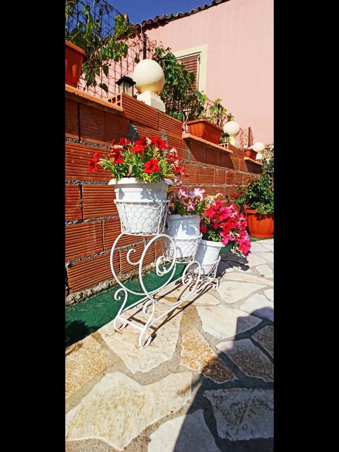 Corfu Sunflower Apartments Benitses  Bagian luar foto