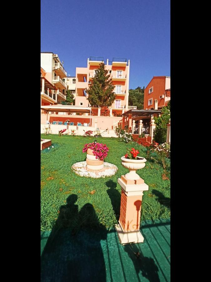 Corfu Sunflower Apartments Benitses  Bagian luar foto