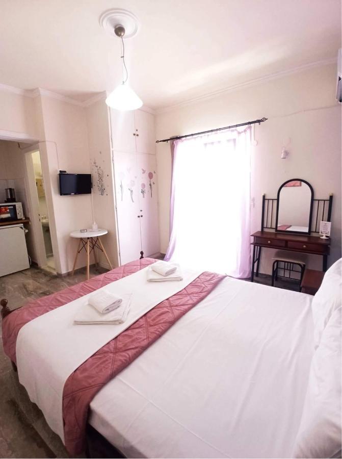 Corfu Sunflower Apartments Benitses  Bagian luar foto