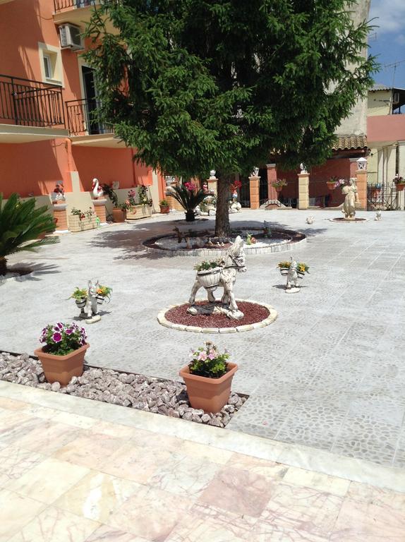 Corfu Sunflower Apartments Benitses  Bagian luar foto