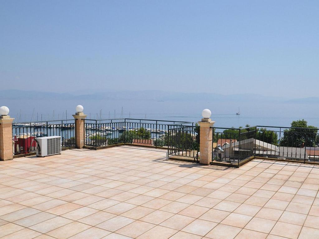 Corfu Sunflower Apartments Benitses  Bagian luar foto