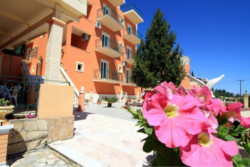 Corfu Sunflower Apartments Benitses  Bagian luar foto