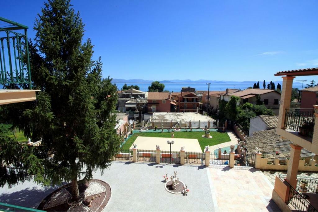 Corfu Sunflower Apartments Benitses  Bagian luar foto