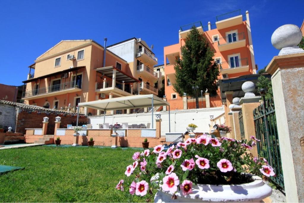 Corfu Sunflower Apartments Benitses  Bagian luar foto